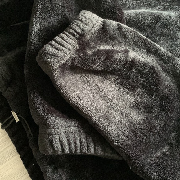 Weekend Edition Teddybear Cropped Hoodie - Picture 3 of 5